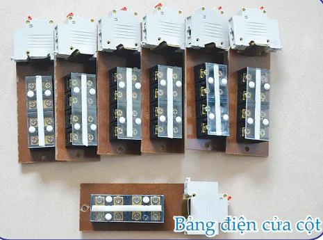 Bảng điện cửa cột